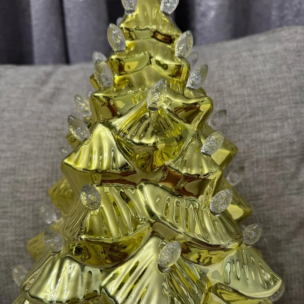 Nostalgic Gold Christmas Tree - Picture 2 of 4